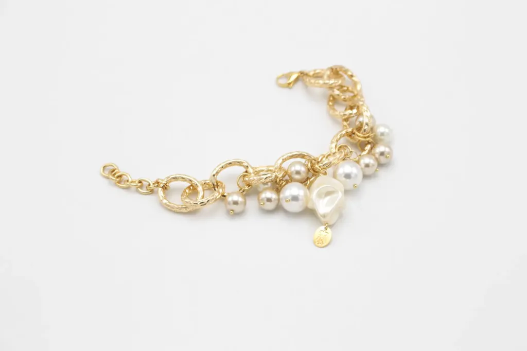 [x12-6-09] LES BLONDINETTES Bracelet chaine or breloques nacre